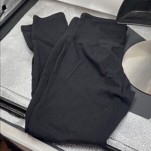 2.8.26 Black Leggings (L)